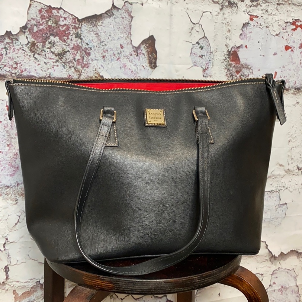 Dooney & Bourke black shoulder purse large